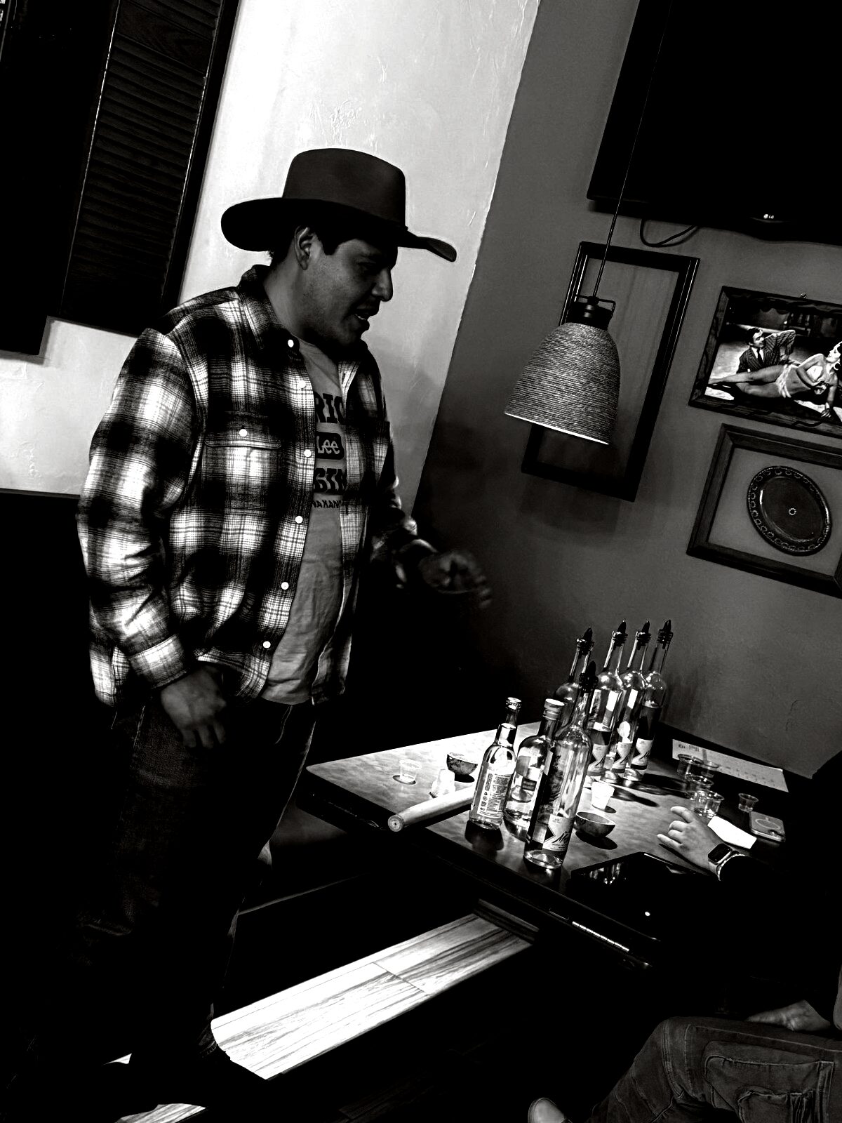 Don Ignacio, maestro mezcalero, en su sala de cata
